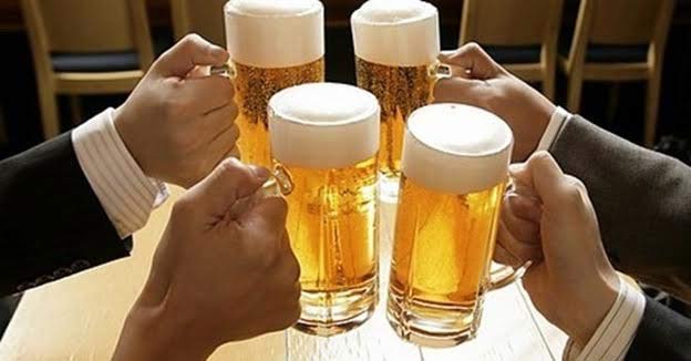 Đàn ông Việt Nam uống bia rượu nhiều nhất thế giới